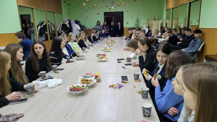 В Храме Новомучеников и Исповедников Церкви Русской состоялась беседа священника с учащимися 10-х классов на тему "Семейные ценности".